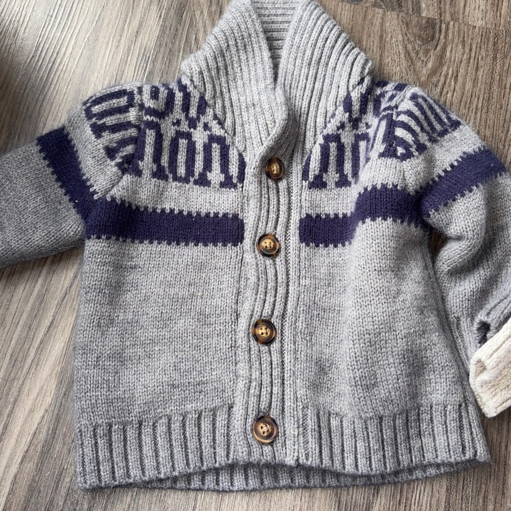 Bundle of 6 9 month outfits carters and more - Picture 12 of 12